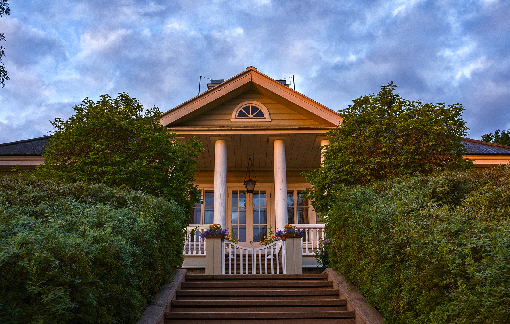 СПБ: Нетленная классика на «Ласточке» (2 дня) весна/лето