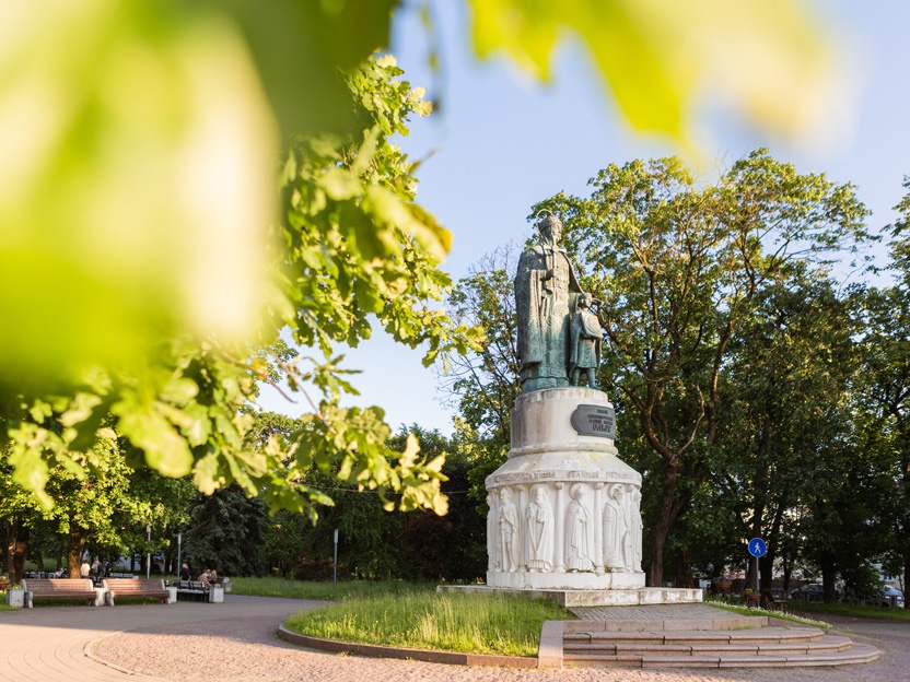 Индивидуальная расширенная обзорная экскурсия по Пскову  с посещением д. Выбуты