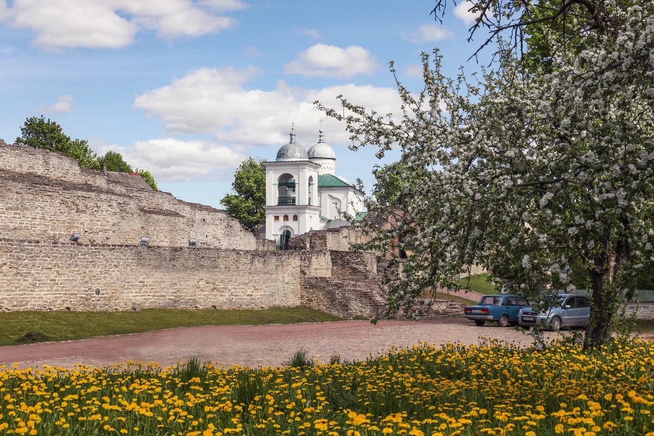 Изборск весной Весенний Изборск