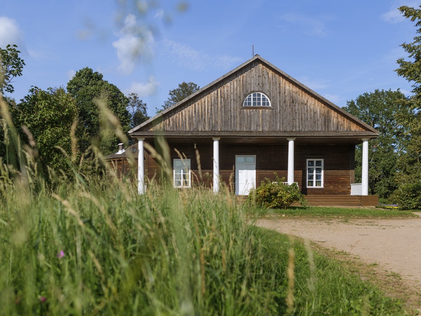 СПБ: Нетленная классика на «Ласточке» (2 дня) весна/лето